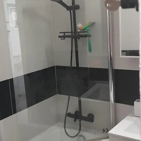 Plages Du Midi Climatises Bord De De 1 A 6 Pers, 2 Piscines, Parking Privatif Inclus